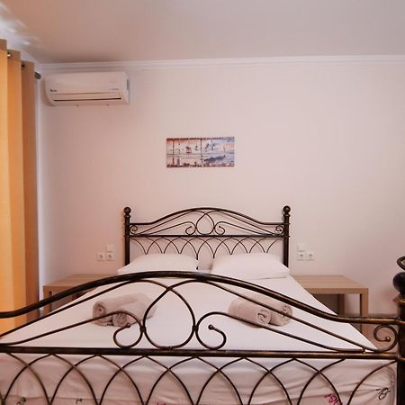 Vironas Hotel Химара Экстерьер фото