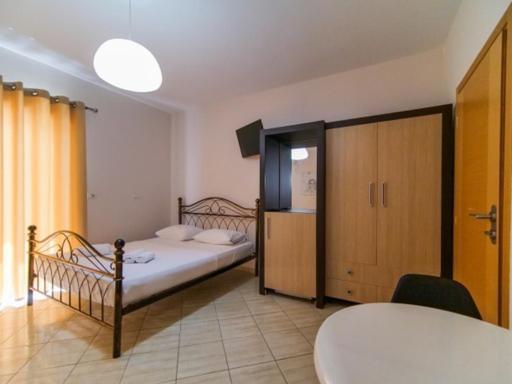 Vironas Hotel Химара Экстерьер фото