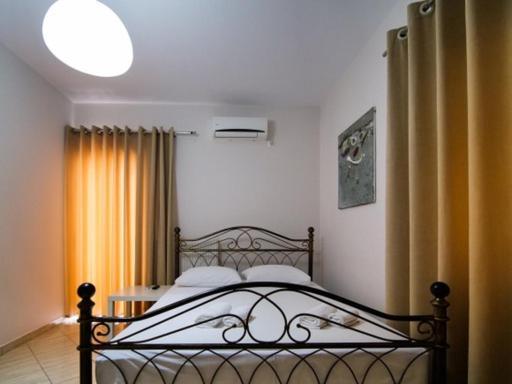 Vironas Hotel Химара Экстерьер фото